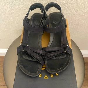 Teva Yesidro Niversal Black Wedge 6.5